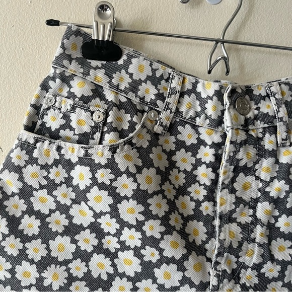 Zara Straight Shorts Daisy Print High Rise Button Fly Women's USA 2 - Picture 5 of 13